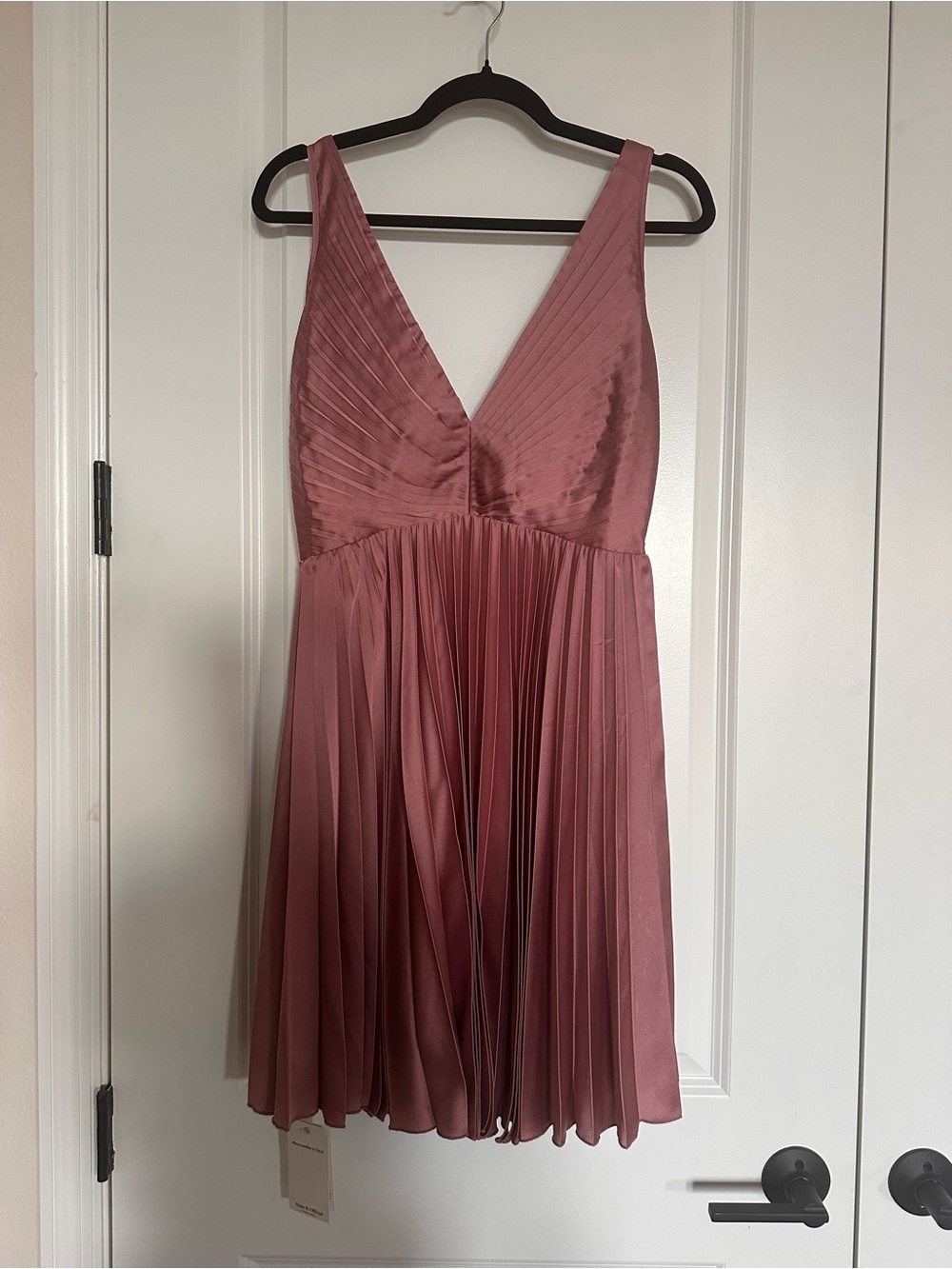 Abercrombie & Fitch Pleated V-Neck Rose Pink Dress NWT